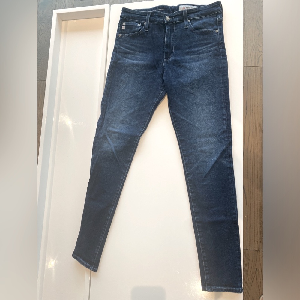 AG Jeans The Farrah High Rise Skinning Ankle in Dark Blue Size 28R